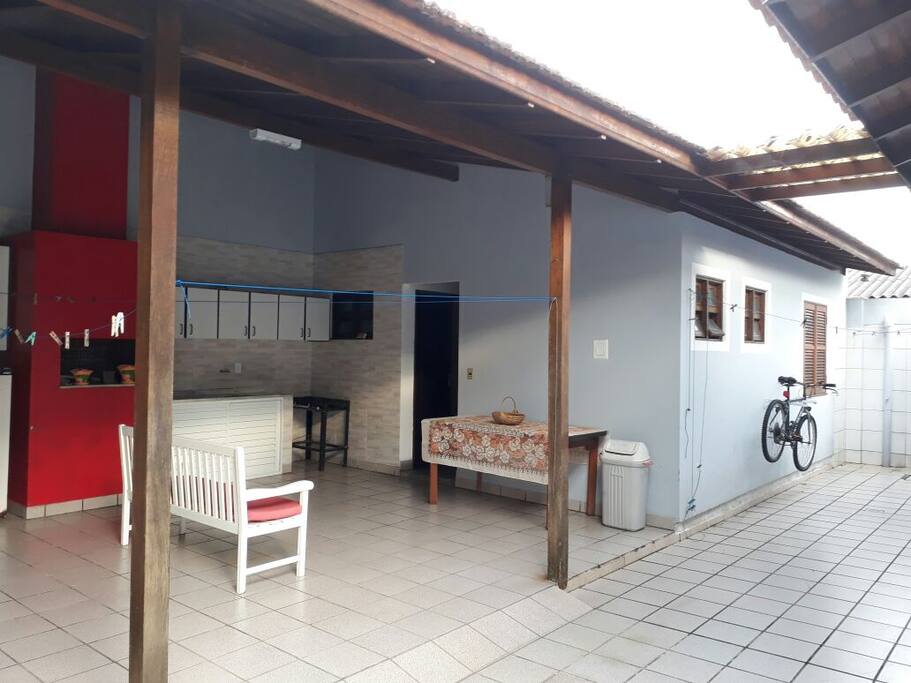 Edícula Independente com churrasqueira, cozinha e suíte
