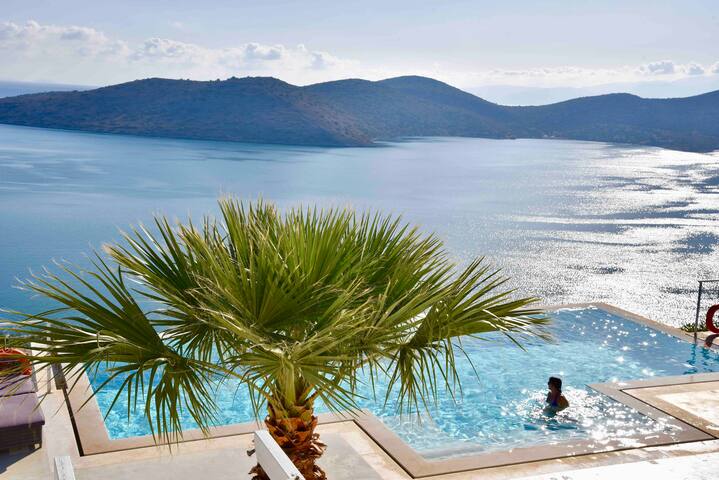 Emotion Art Villa gallery image 2