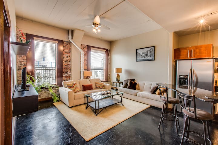 Downtown Houston - Clean & Secure with Parking
