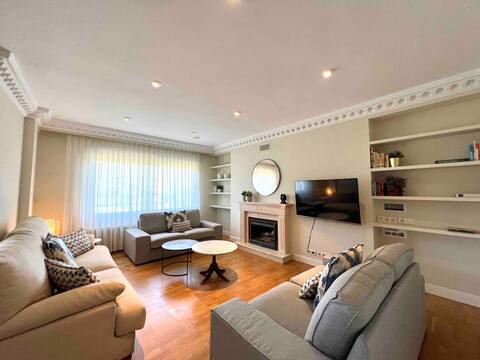 VERY SPACIOUS LUXURY APARTMENT IN QUIET AREA