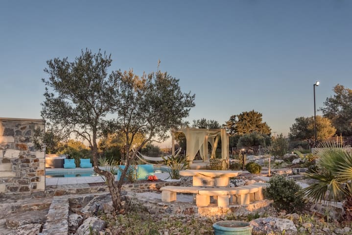 Lux Villa★Heated pool★Outdoor Jacuzzi★BBQ &Seaview gallery image 3