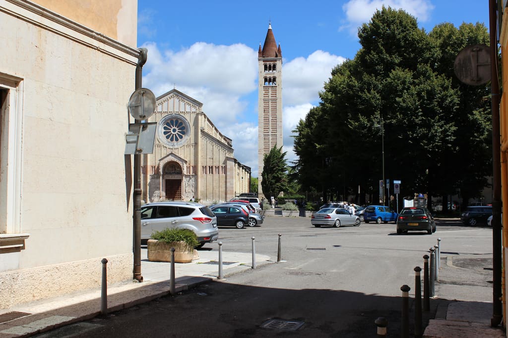 FUORI DAL CORTILE PRIVATO: LA BASILICA DI SAN ZENO
OUT SIDE THE PRIVATE COURTYARD: THE CHURCH OF SAN ZENO