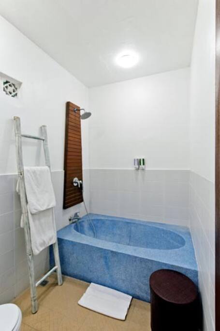 Bathtub