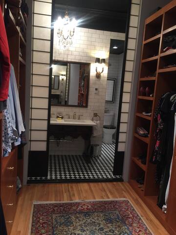 Upper East Brownstone Duplex 4Beds 3Bath & Garden gallery image 3