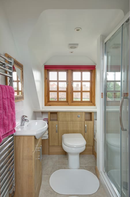 En-suite to Top Bedroom