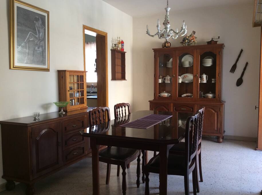 Big table to use at guest connivance