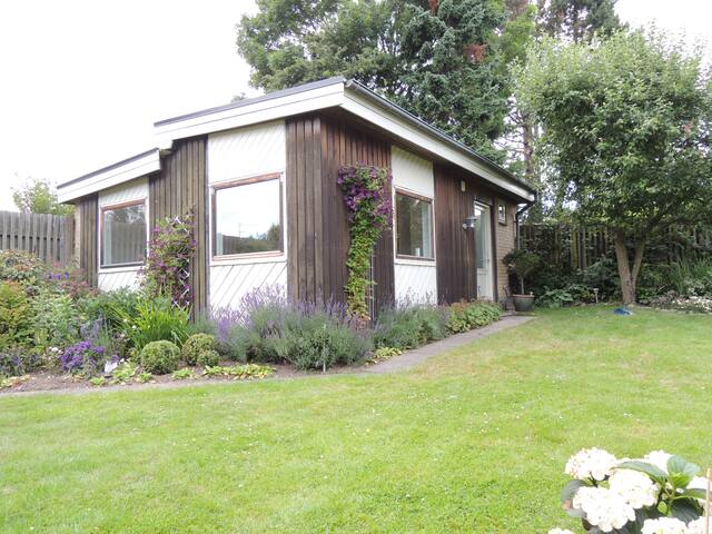 Selvstændig 1-værelses - lejlighed