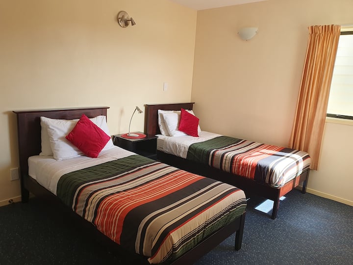 Втора спалня с две единични легла