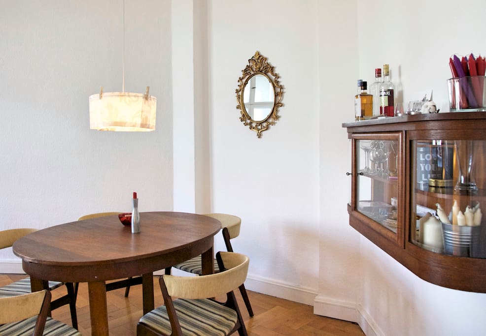 living room: dining area