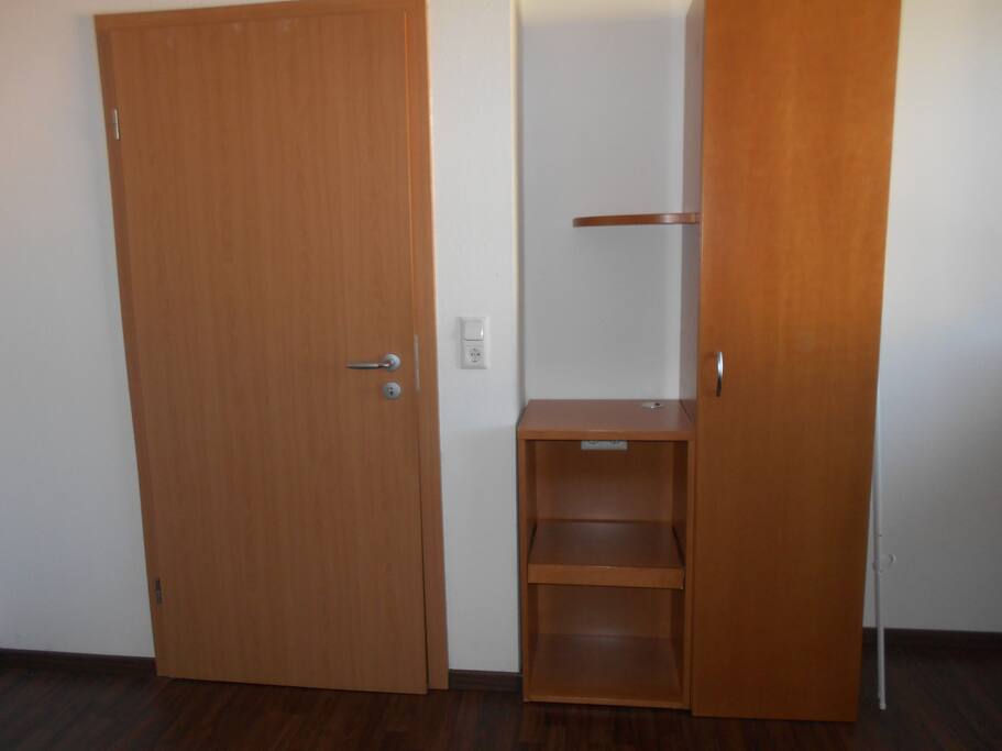 Schrank mit Safe, closet incl. safe