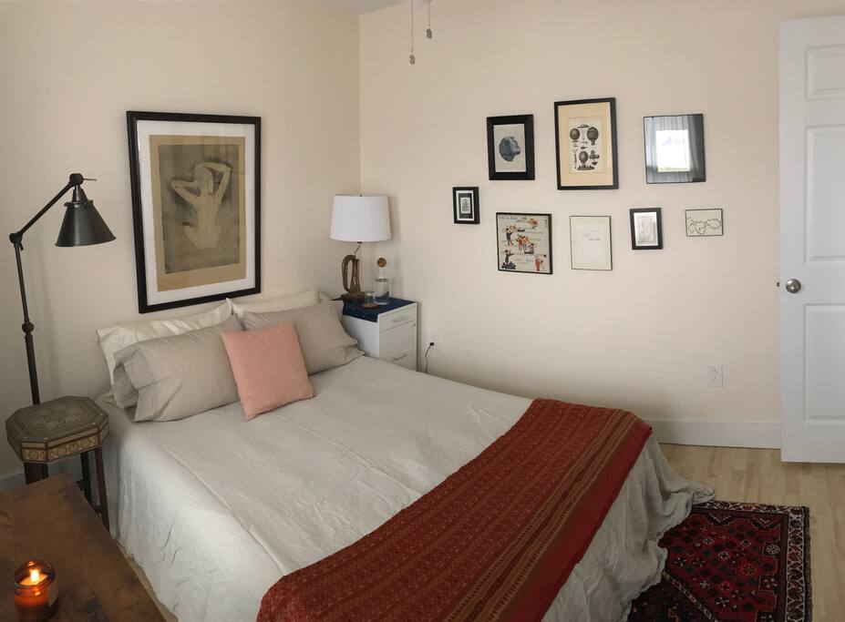 Guest room.