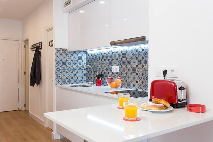 Modern 4 bedroom apartment in Sagrada Familia gallery image 5