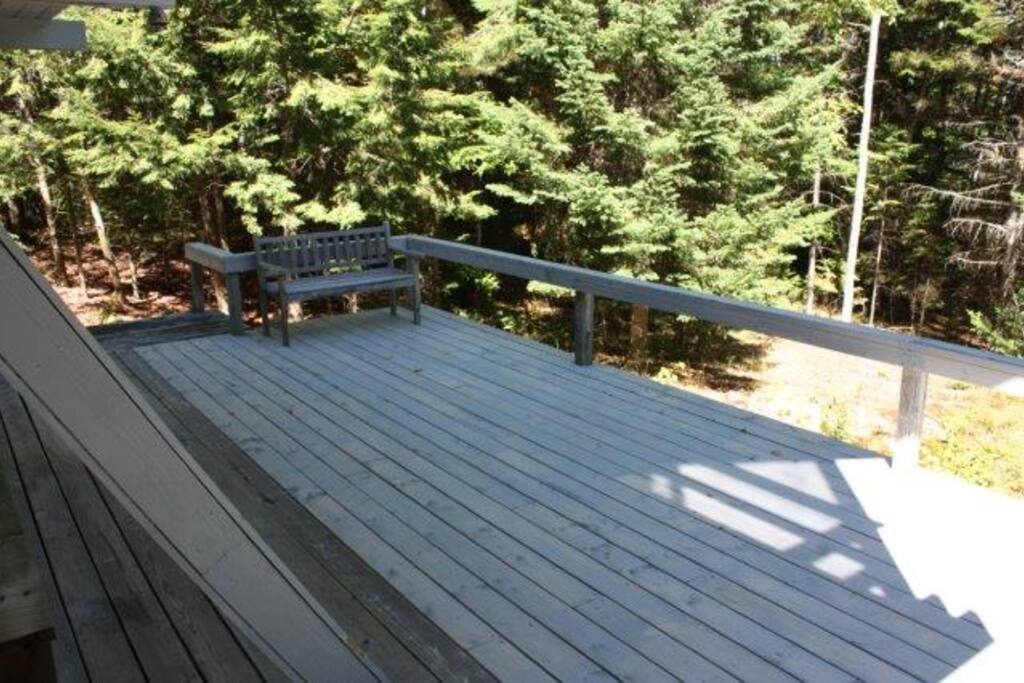 New deck family built fall 2015. Have fun in the sun all day. Cabin and deck are facing east.