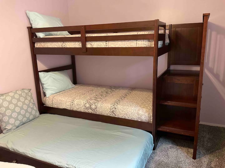 Prva spavaća soba lijevo uz stepenice