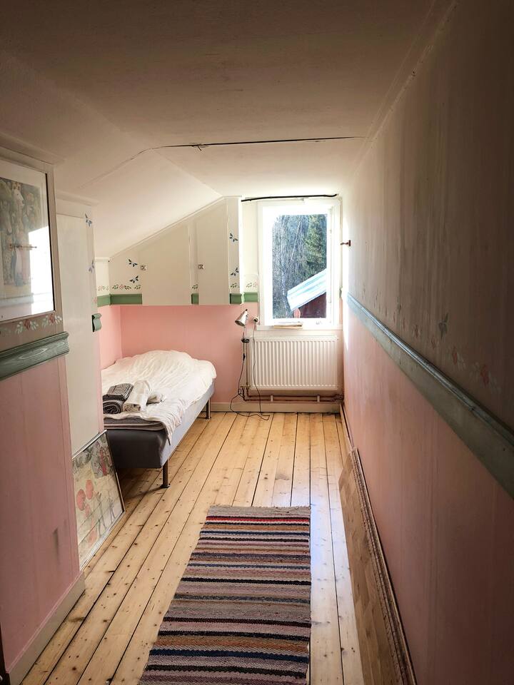 Sovrum 4 övervåning