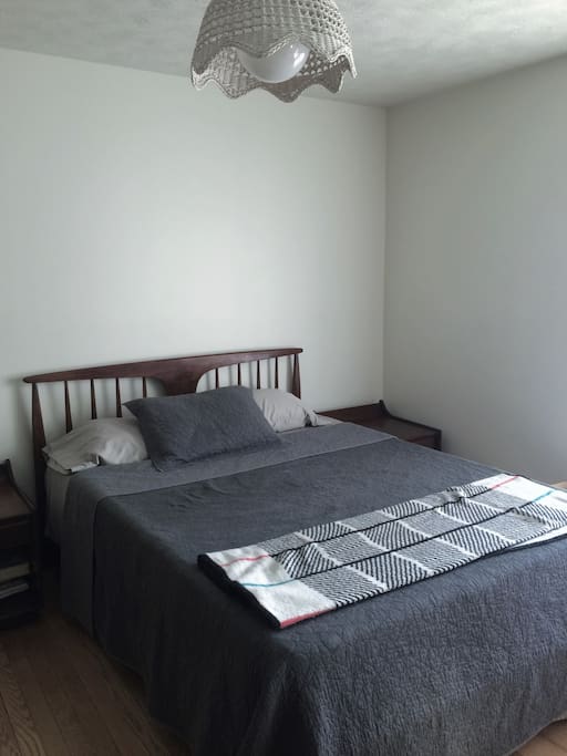 Haywood Wakefield midcentury queen bed