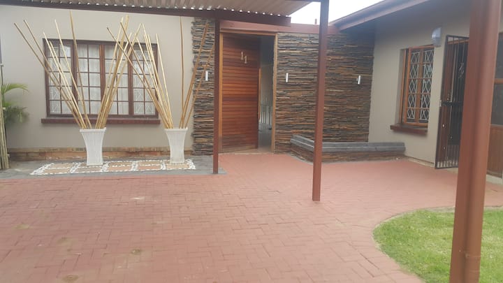 UMQHELE SELF CATERING