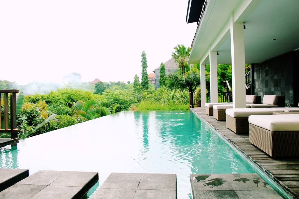Spacious Swimming Pool