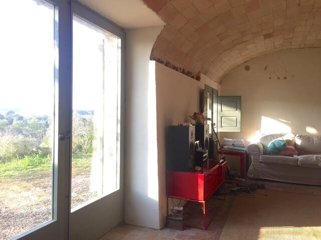 Chic and cozy Emporda house with great garden gallery image 5