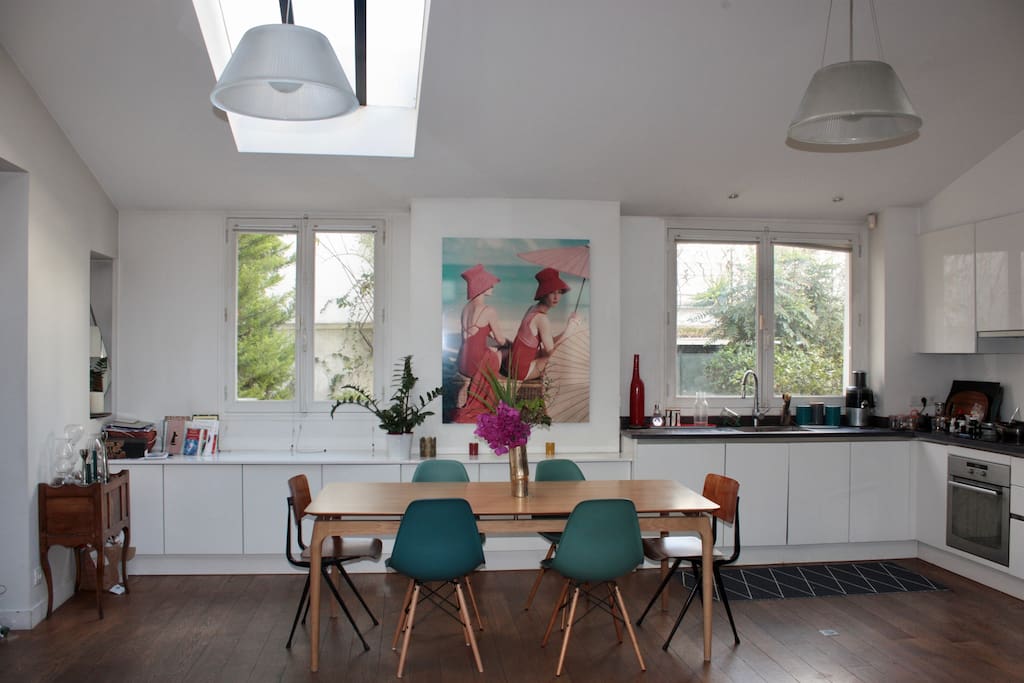Pièce à vivre avec cuisine et salon/ Living room including kitchen