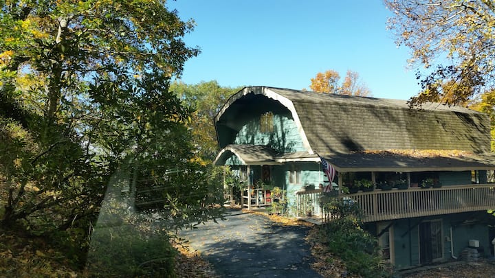 Charming Suite w/ Pvt Entry in Vintage Chalet #1