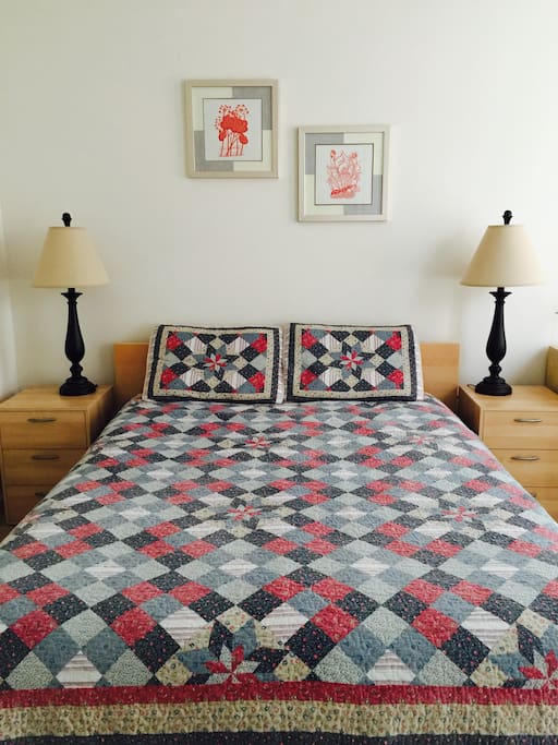 #1 cozy queen-size room: 2 night stand, 1 desk, 1 chair, 1 mirror, 1 closet, separated full bath