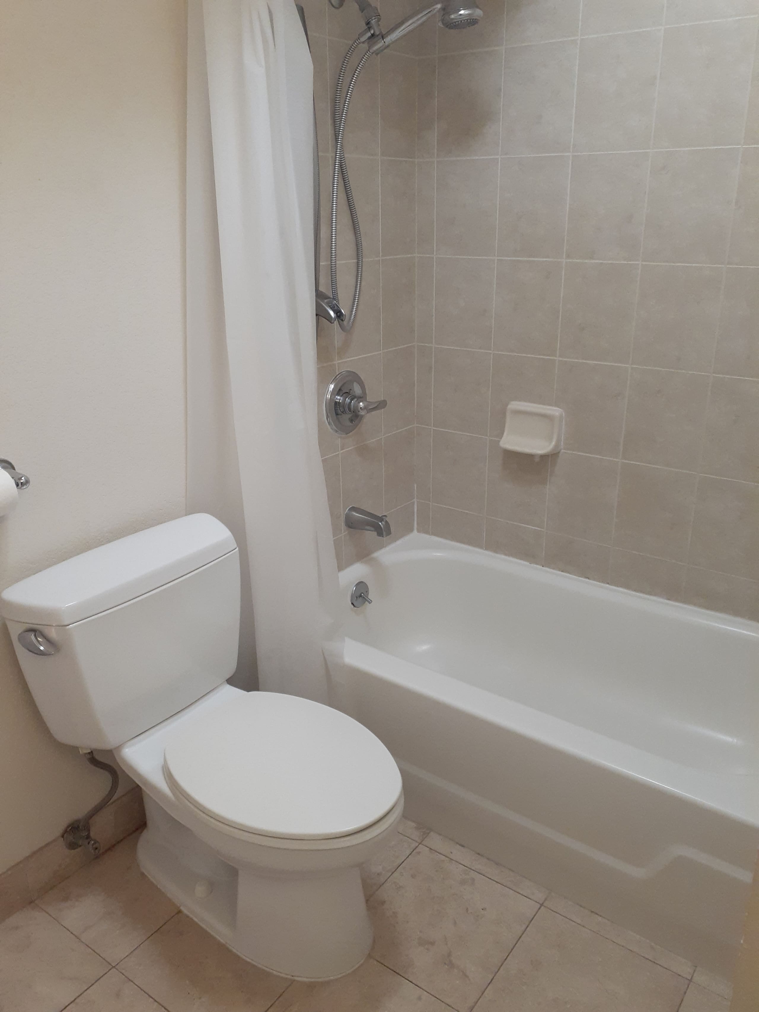 Condo in Honolulu · ★4.65 · Studio · 1 bed · 1 shared bath - Image 16