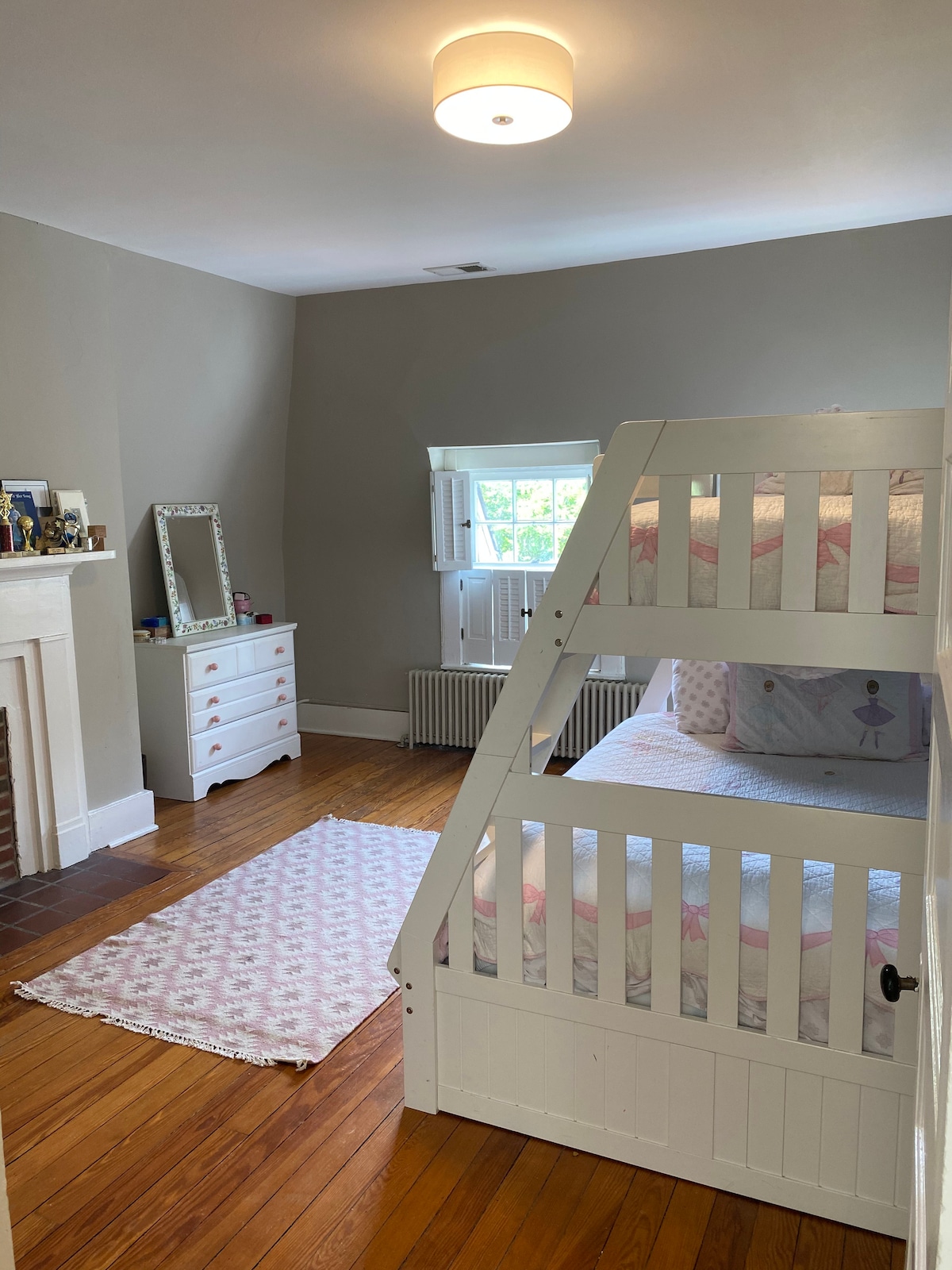 ห้องนอนเตียงสองชั้นชั้น 3 (เตียงเดี่ยวเต็มรูปแบบพร้อมเตียงเดี่ยว)