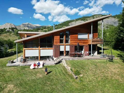 Architect-designed chalet, panoramic view & Nordic bath