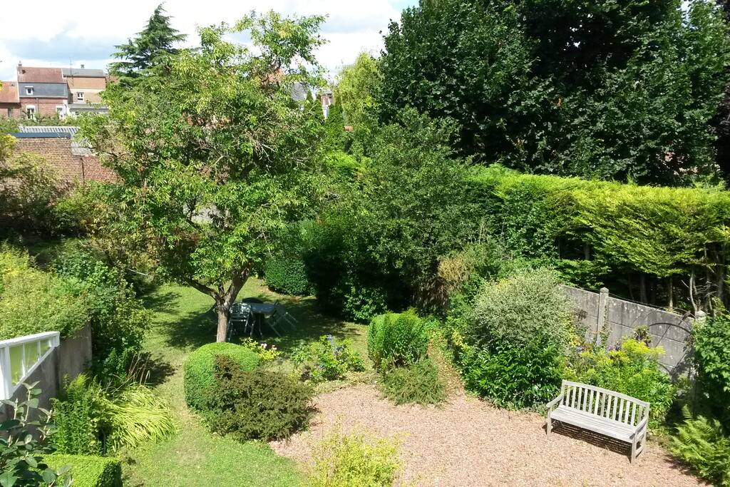 Le jardin vu de la terrasse