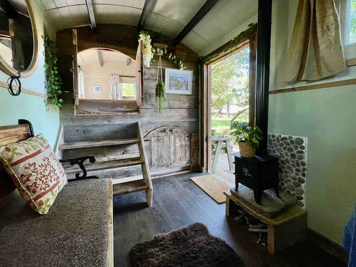 Purbeck Hand Crafted Heathland Shepherds Hut - Wareham