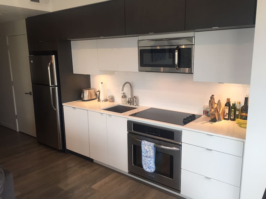 Whip up a meal in the fully-stocked kitchen (with dish washer)