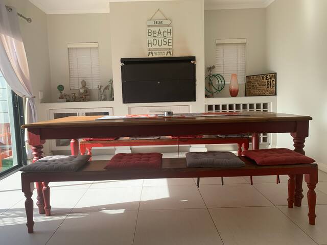 Feel@Home Holiday Villa – Bloubergstrand gallery image 5