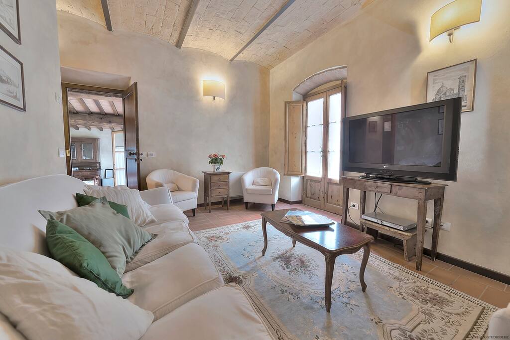 One of the 2 livingrooms