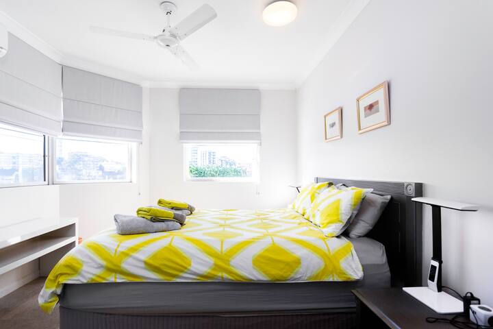 Luxury Waterfront 3BR Apartment gallery image 3