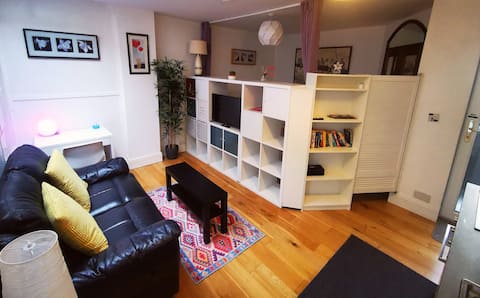 Successful Airbnb property: Cozy den in Pembroke