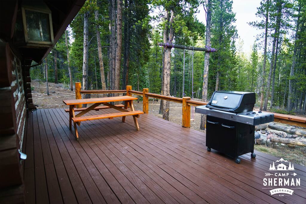The very spacious decks serves 3 al-fresco meals a day.