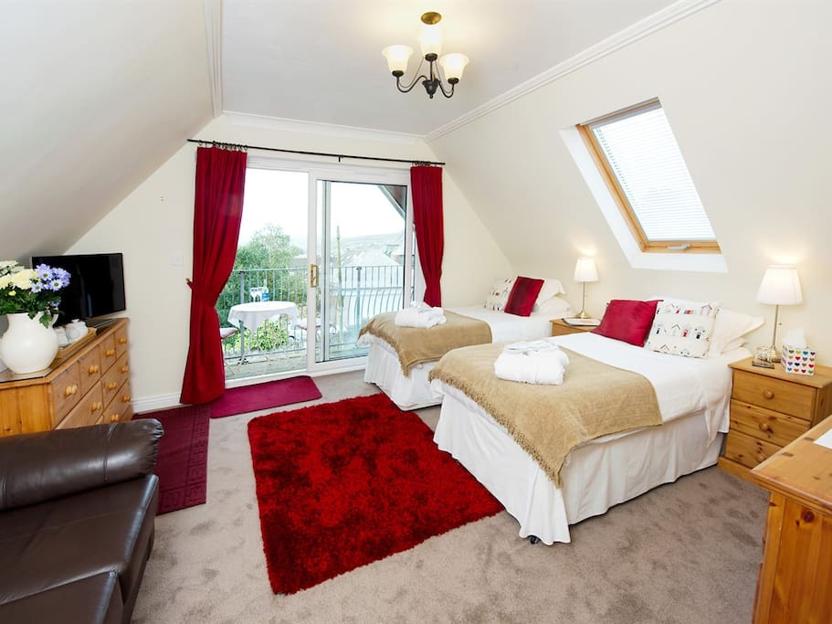The Polzeath room show with twin beds.