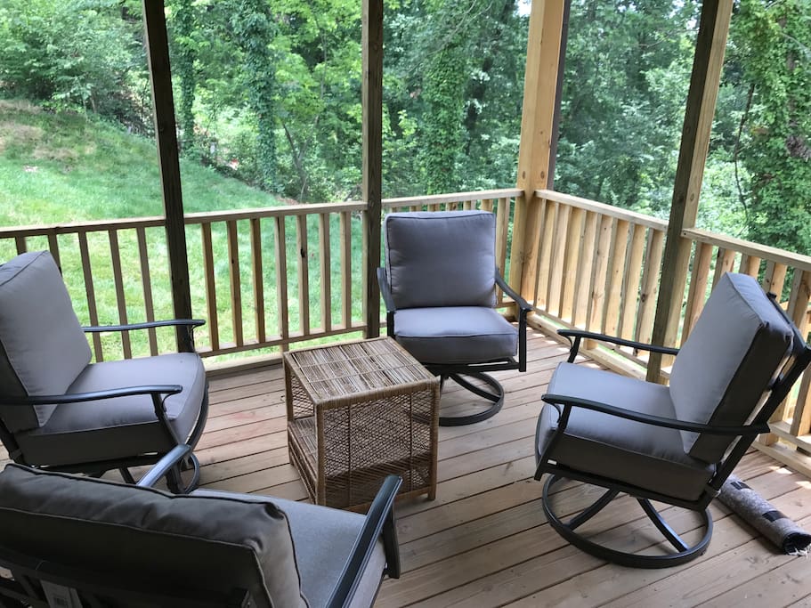 Screened in side deck for easy comfort relaxing. Very quiet surroundings with tree line covering 2/3 of back yard.