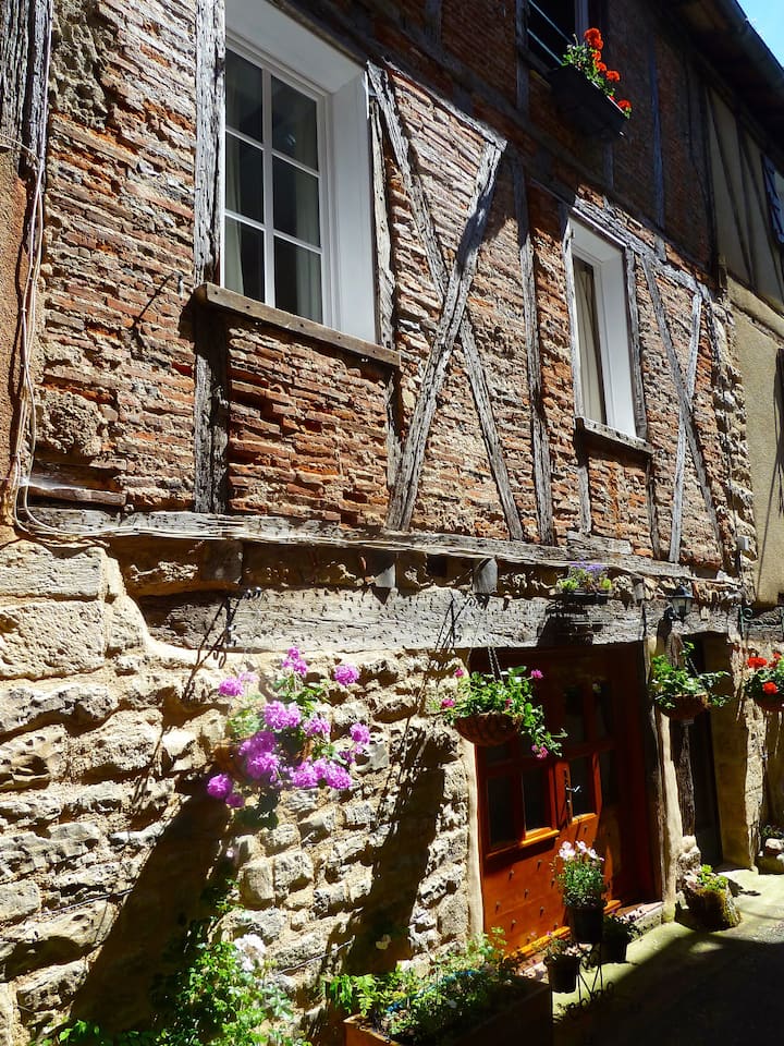 Charming self contained apartment