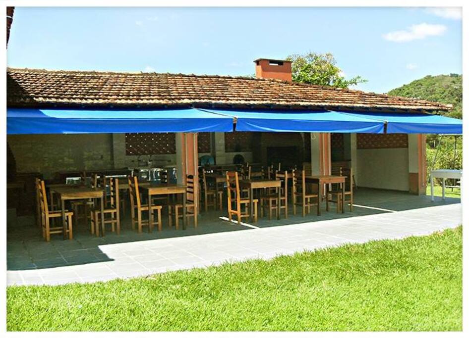 Área Churrasqueira + Forno a Lenha