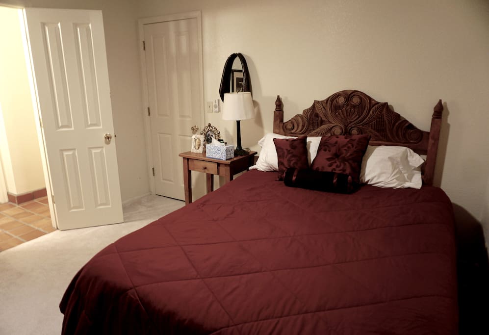 Bedroom 1 - Queen Bed