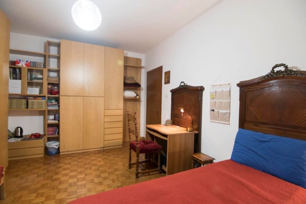 Venice Artist Room - Spacious, Single Bed, Desk for Laptop. #Itravelalone #viaggiodasola #viajosola