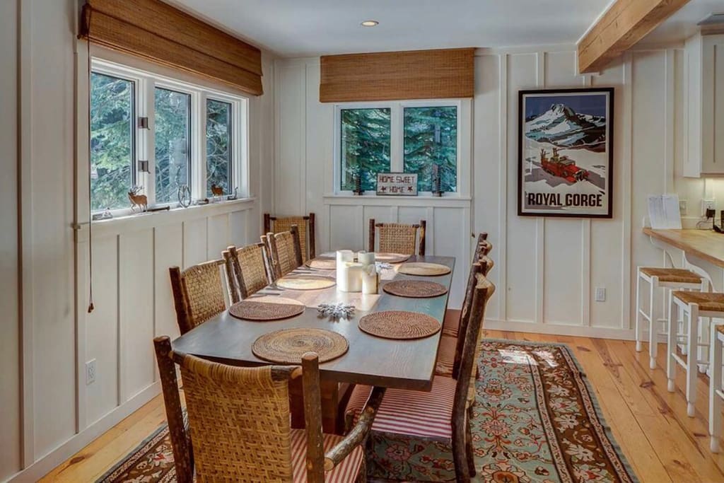 Dining room seating for 10