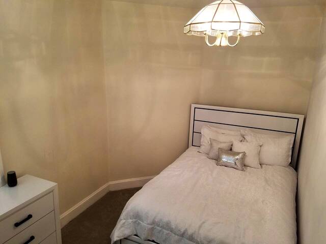 QUEEN SIZE ON KING STREET