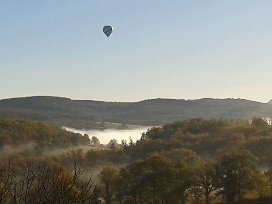 Vue de l'environnement depuis le jardin.