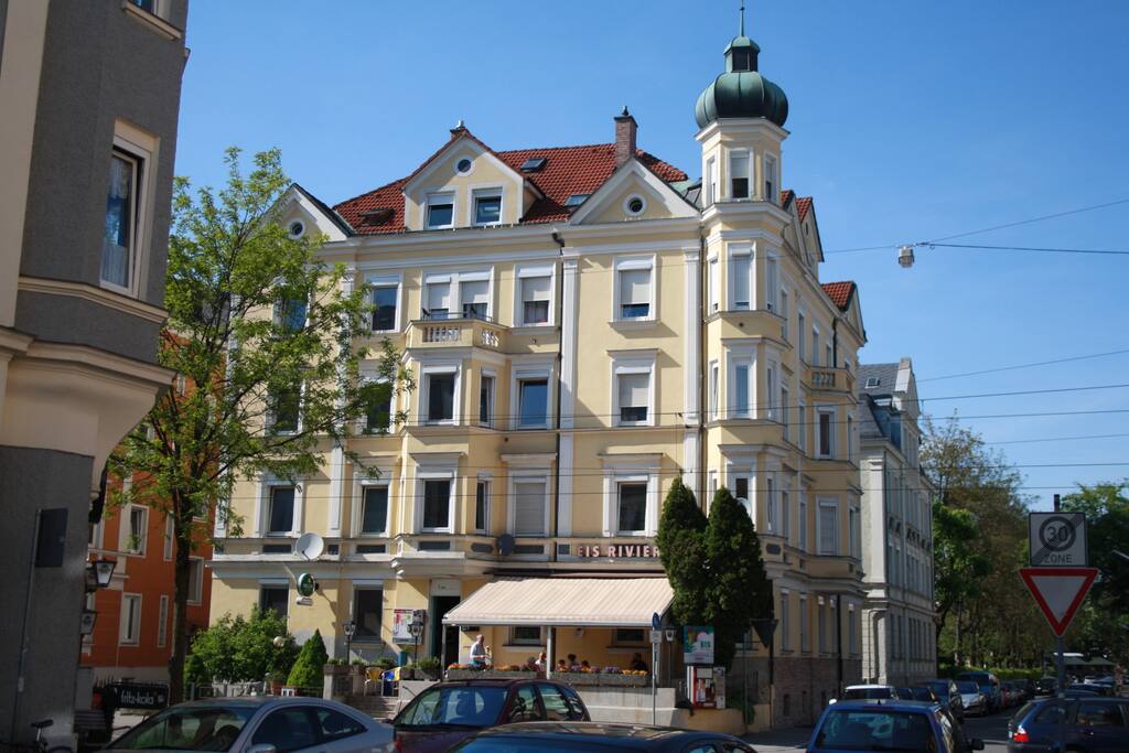 Our home from the outside :)./
Unser zu Hause von draußen :)