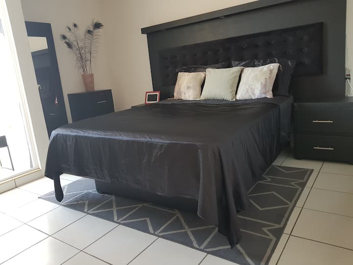 Odmorite se od satenske posteljine, bračni krevet (160x200) 