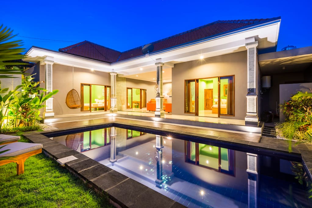 Three bedrooms, three king size beds, one amazing pool and bilions of stars. Yes yes, we understand noone leaves willingly this place. Now, did we already mention that the villa is next to the rice field so you will be pleased by magical view?