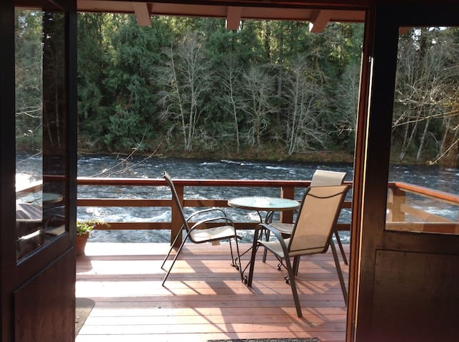 Mckenzie River Cabin 3 Cabins For Rent In Vida Oregon United